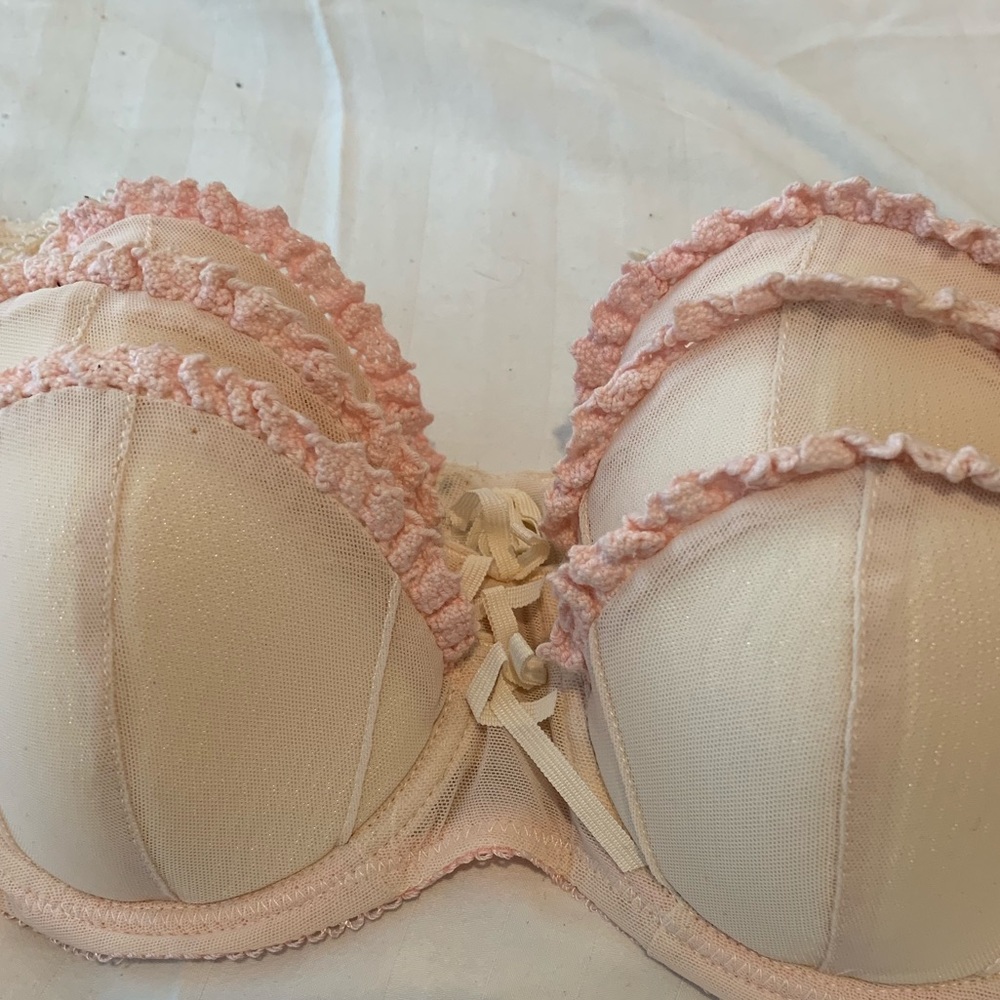 COPY - 3 jezebel bras in size 32 C beige pink tri…
